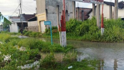 Labuapi Terendam, Kapolsek Cek Langsung Lokasi Banjir