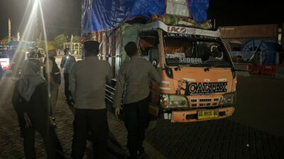 Polsek Kawasan Pelabuhan Lembar Cegah Gangguan Kamtibmas Lewat Pemeriksaan Bongkaran