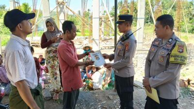 Aksi Nyata Polri: Polsek Sekotong Salurkan Bantuan Sosial di Desa Kedaro Lombok Barat