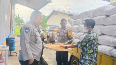 Sinergi Amankan Pangan: 7 Ton Jagung Petani Lobar Tiba di Gudang BULOG Mataram